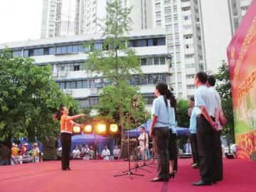 舞臺背后的掌舵者 資深“經(jīng)紀人”如何為演出保駕護航